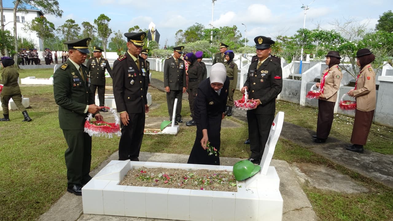Ziarah Nasional HUT TNI ke-80, Wabup Inhil Ajak Generasi Muda Hargai Jasa Pahlawan