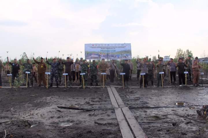 Mewakili Bupati, Asisten III Setdakab Inhil Hadiri Acara Puncak Penanaman Mangrove Nasional