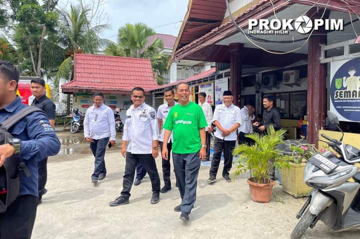 Kontrol Pelayanan Publik, Pj Bupati Herman Periksa Proses Pengurusan Dokumen Kependudukan