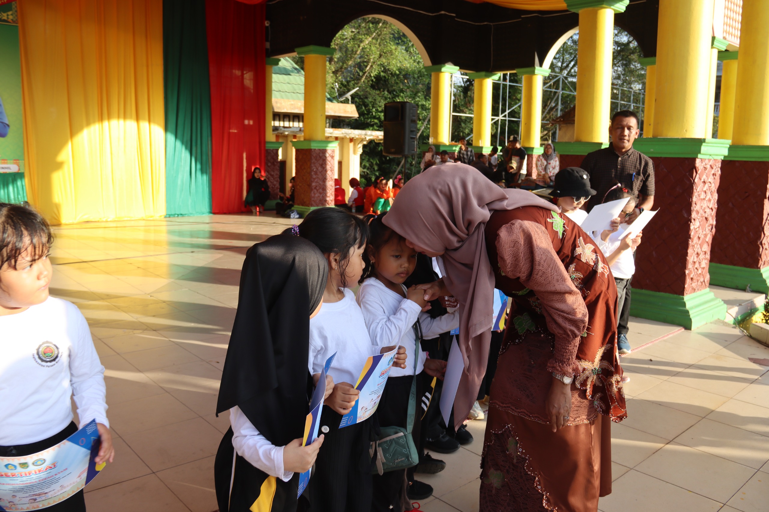 Wakil Bupati Inhil Yuliantini Resmi Buka Acara Ekonomi Kreatif dan Pentas Seni Anak Negeri dalam Rangka Milad Inhil ke-60