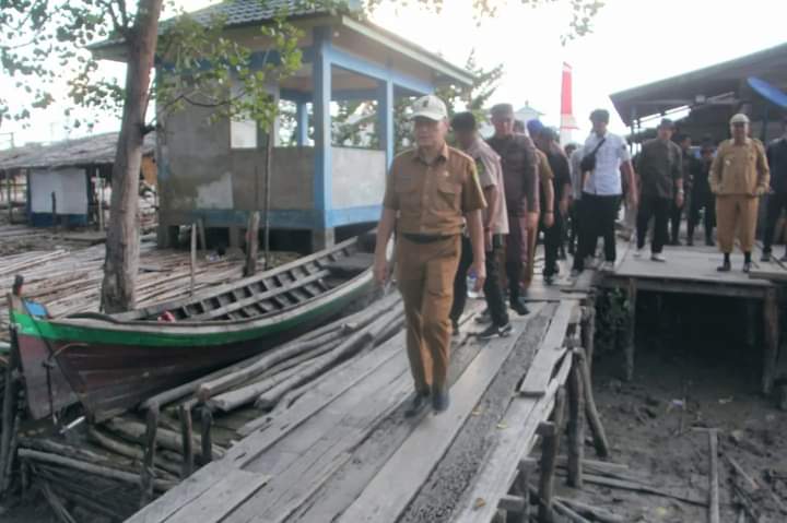 Mewakili Bupati, Asisten III Setdakab Inhil Hadiri Acara Puncak Penanaman Mangrove Nasional