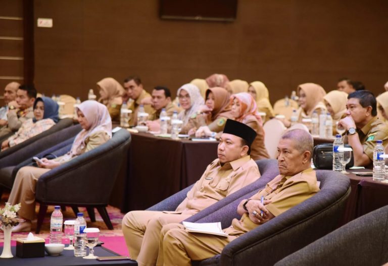 Ketua TPPS Inhil H.Syamsuddin Uti Ikuti Rembuk Stunting Provinsi Riau TH 2023, Lakukan Penandatanganan Komitmen Bersama Penurunan Stunting