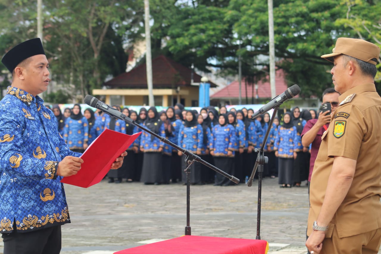 Bupati Inhil Herman Serahkan 966 SK PPPK, CPNS, dan PNS IPDN tahun 2025