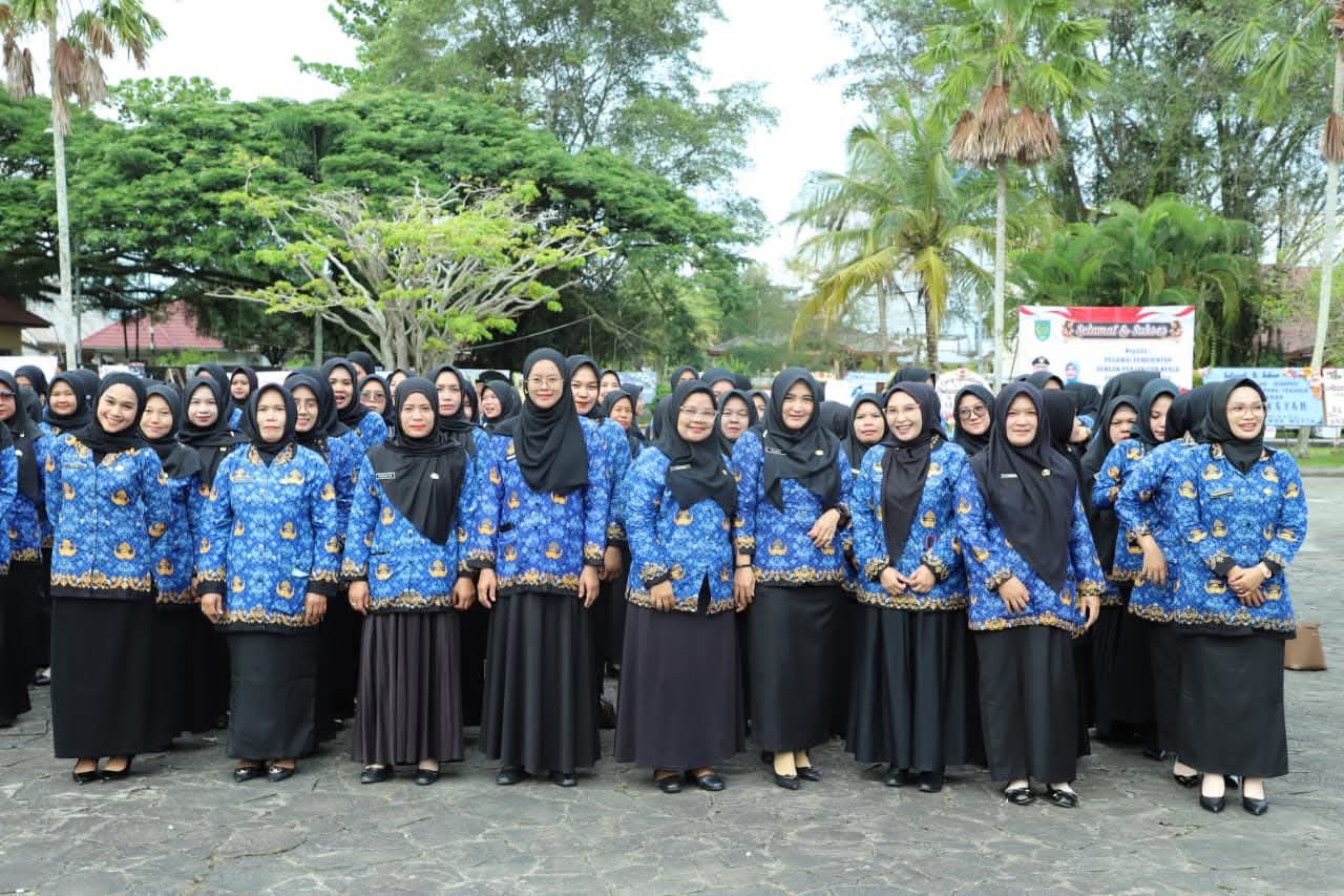 Bupati Inhil Herman Serahkan 966 SK PPPK, CPNS, dan PNS IPDN tahun 2025