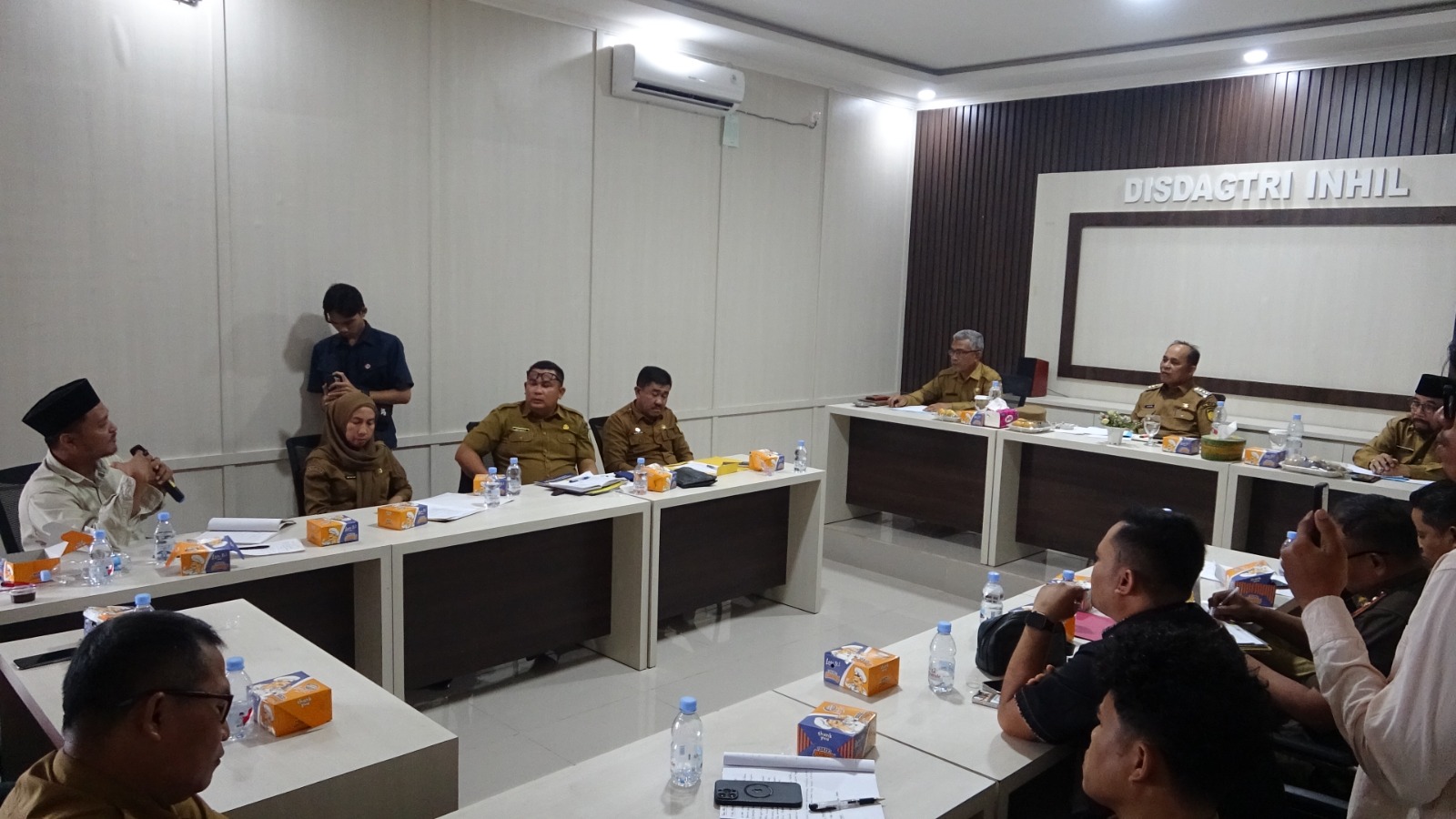 Bupati Inhil Pimpin Rapat Penataan, Pedagang Angkringan Akan Ditata Lebih Nyaman dan Tertib