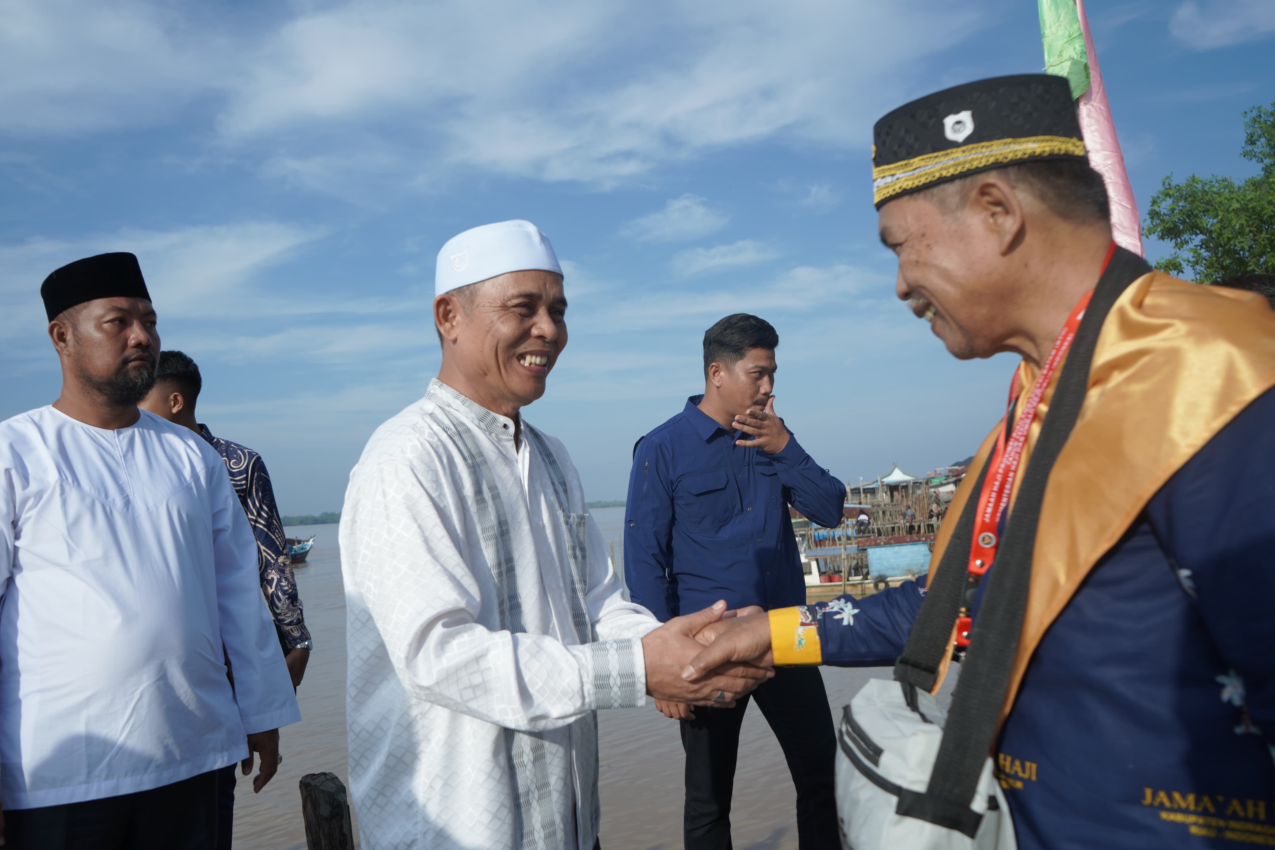Bupati Inhil Lepas 307 JCH Kloter 7 di Masjid Agung Al-Huda Tembilahan