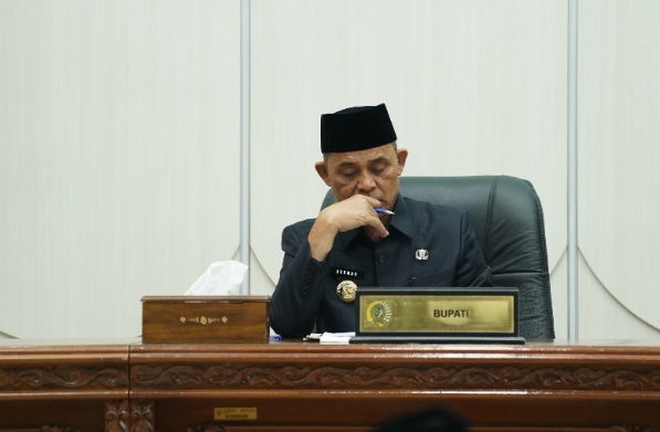 Bupati Herman Hadiri Paripurna DPRD Pengesahan APBD Inhil 2026