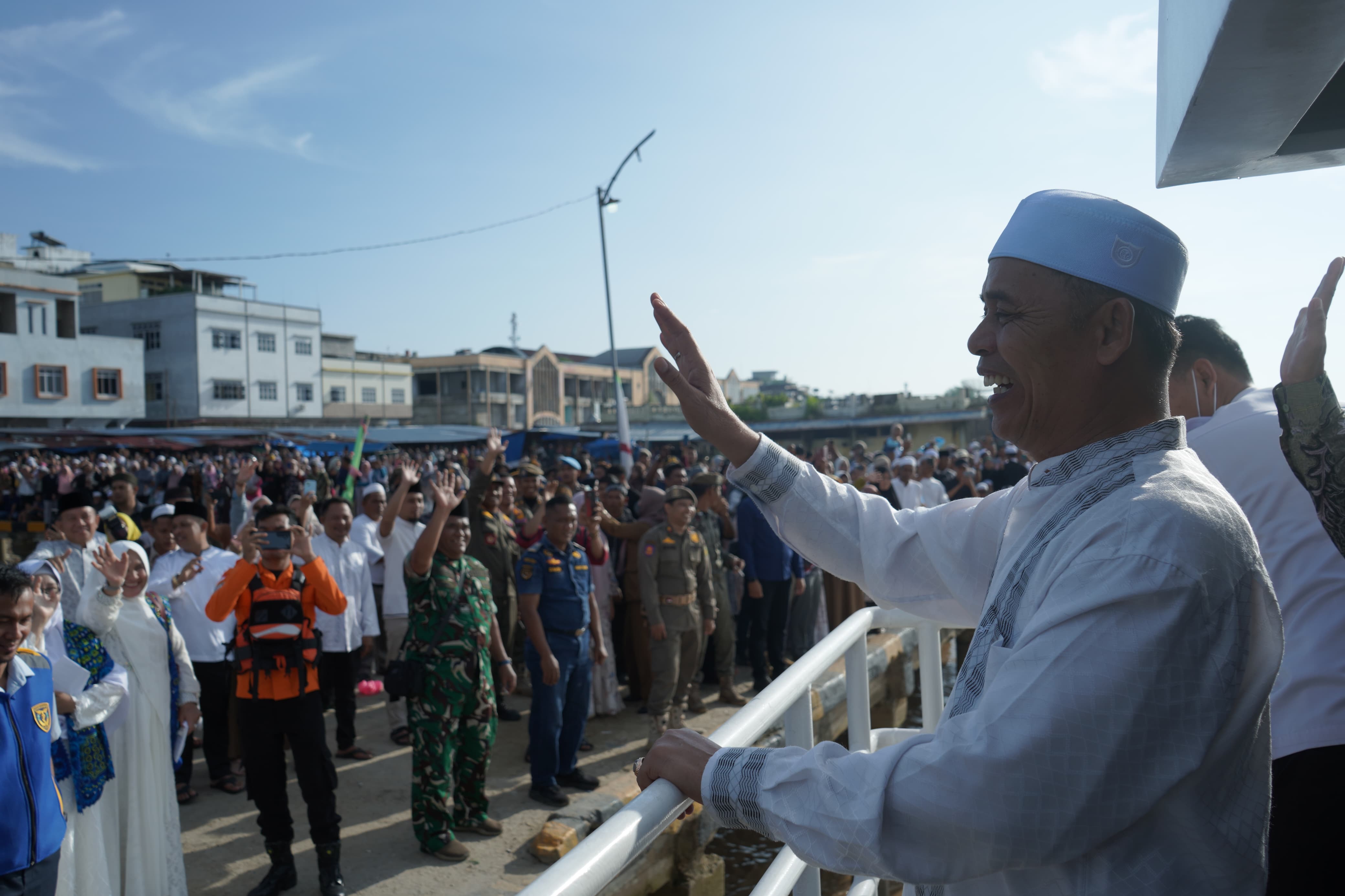 Bupati Inhil Lepas 307 JCH Kloter 7 di Masjid Agung Al-Huda Tembilahan